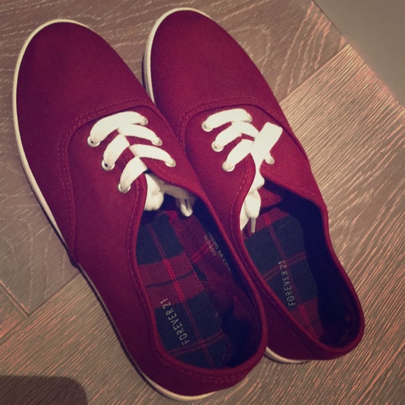 Red sneakers (never been worn) - Picture 1 of 3